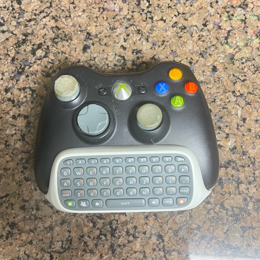 Microsoft Xbox 360 Wireless Chatpad and Microsoft Xbox 360 Wireless Controller